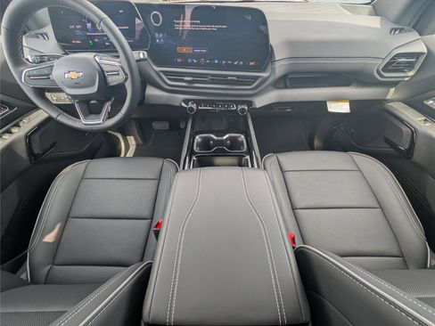 New 2025 Chevrolet Silverado EV LT image 30