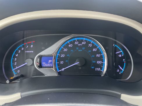 Used 2011 Toyota Sienna Limited image 16