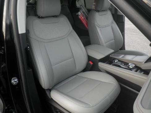 Certified 2025 Ford Explorer Active w/ Active Comfort Package image 26