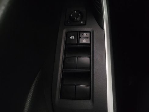 Used 2020 Toyota RAV4 LE FWD image 27