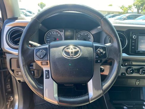 Used 2017 Toyota Tacoma SR5 RWD image 32