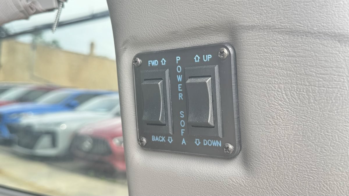 Used 2014 GMC Savana 1500 RWD image 34