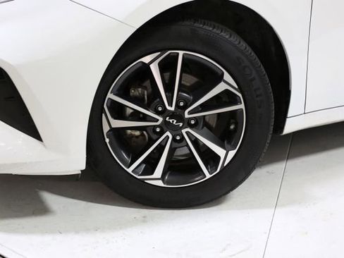 Used 2024 Kia Forte LXS image 2