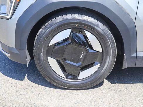 Used 2024 Kia EV9 Light Long Range RWD image 11