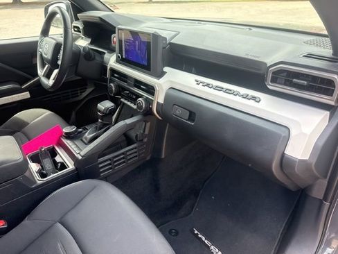 Used 2024 Toyota Tacoma TRD Off-Road AWD/4WD image 15