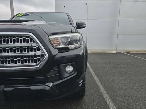 Used 2017 Toyota Tacoma TRD Sport w/ Tow Package (A/T) image 10