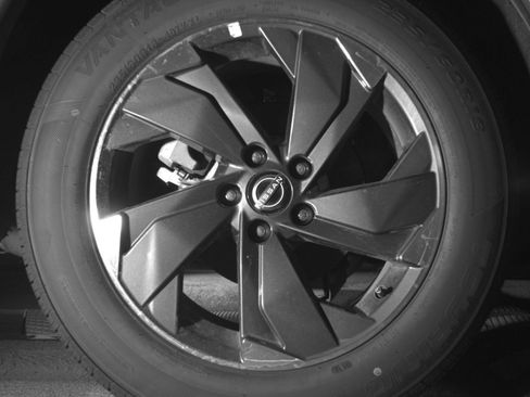 Used 2025 Nissan Rogue SV FWD image 18