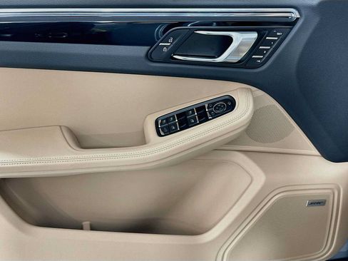 New 2026 Porsche Macan AWD/4WD image 11
