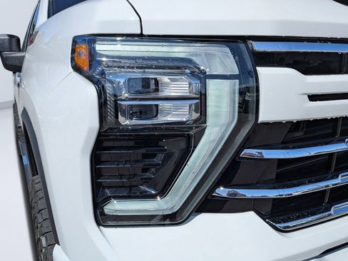 Used 2025 Chevrolet Silverado 2500 LTZ w/ Z71 Chrome Sport Edition image 9