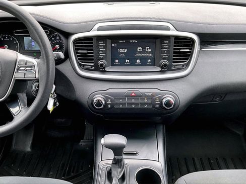 Used 2020 Kia Sorento LX image 12