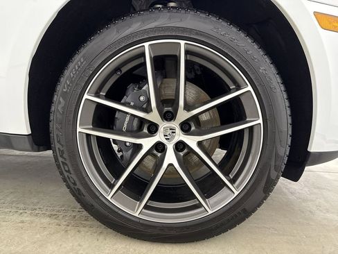 Certified 2025 Porsche Macan image 15