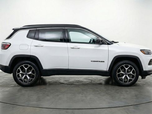 Used 2025 Jeep Compass Limited AWD/4WD image 11