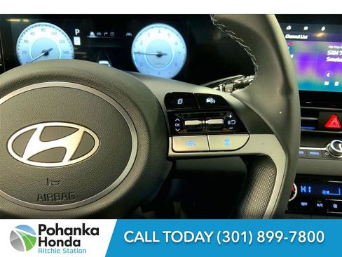 Used 2024 Hyundai Elantra Limited image 22