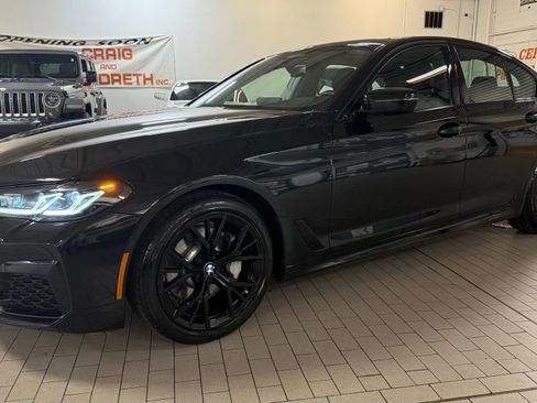 Used 2022 BMW 530i xDrive w/ M Sport Package image 2