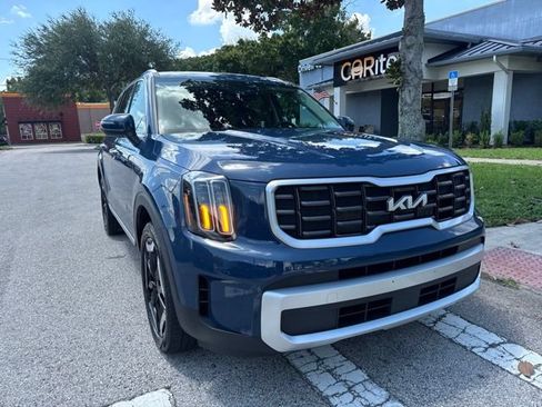 Used 2025 Kia Telluride S AWD/4WD image 2