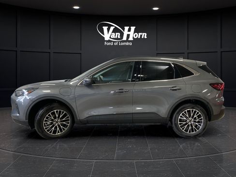 New 2025 Ford Escape SE w/ PHEV Premium Package FWD image 13