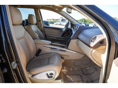 Used 2012 Mercedes-Benz GL 550 4MATIC image 16
