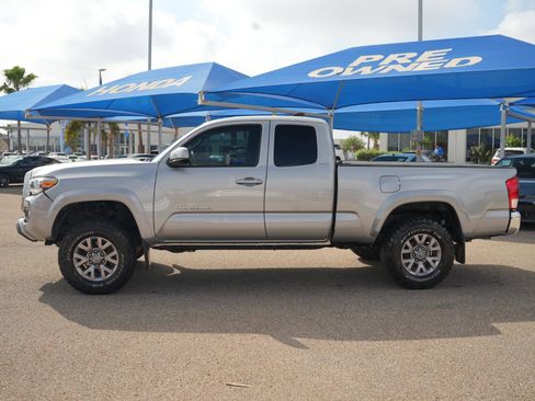 Used 2016 Toyota Tacoma SR5 w/ SR5 Appearance Package (DM) image 8