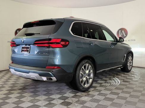 New 2026 BMW X5 xDrive50e image 8