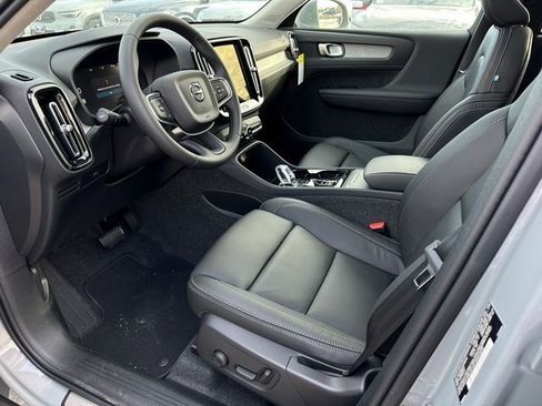 New 2025 Volvo XC40 B5 Plus w/ Climate Package image 18