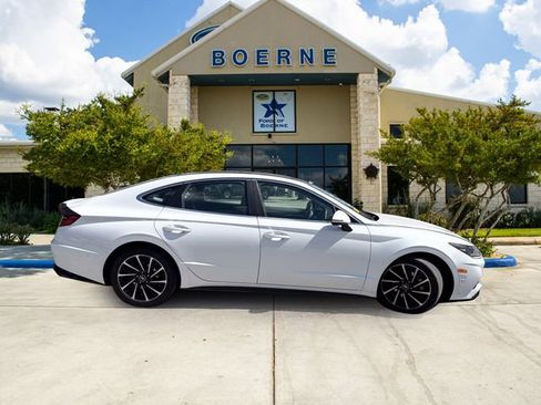 Used 2021 Hyundai Sonata Limited w/ Preferred Accessory Package FWD image 6