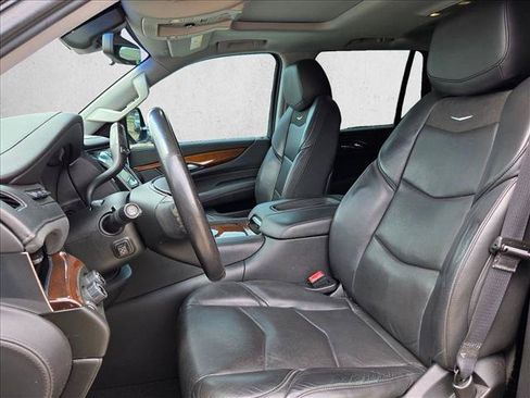 Used 2019 Cadillac Escalade Luxury AWD/4WD image 11