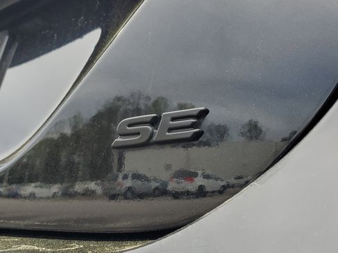 Used 2024 Toyota Camry SE image 7