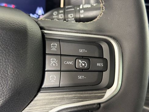 Used 2024 Jeep Wagoneer L Series II image 27