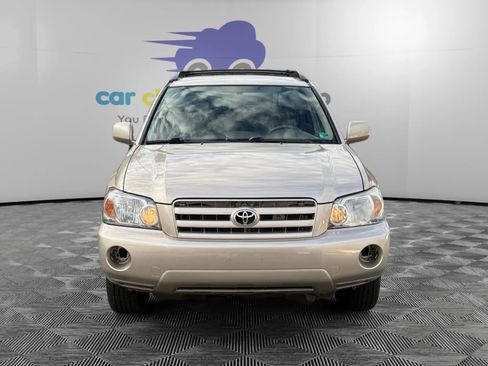 Used 2005 Toyota Highlander 4WD V6 w/ 3rd Row image 8