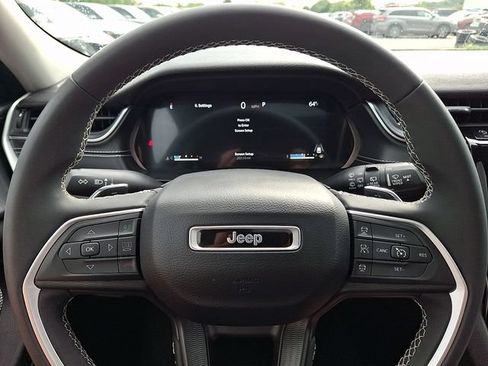 Used 2023 Jeep Grand Cherokee Laredo X AWD/4WD image 19