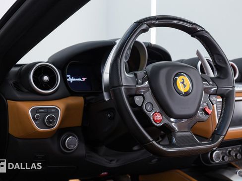 Used 2017 Ferrari California T RWD image 30