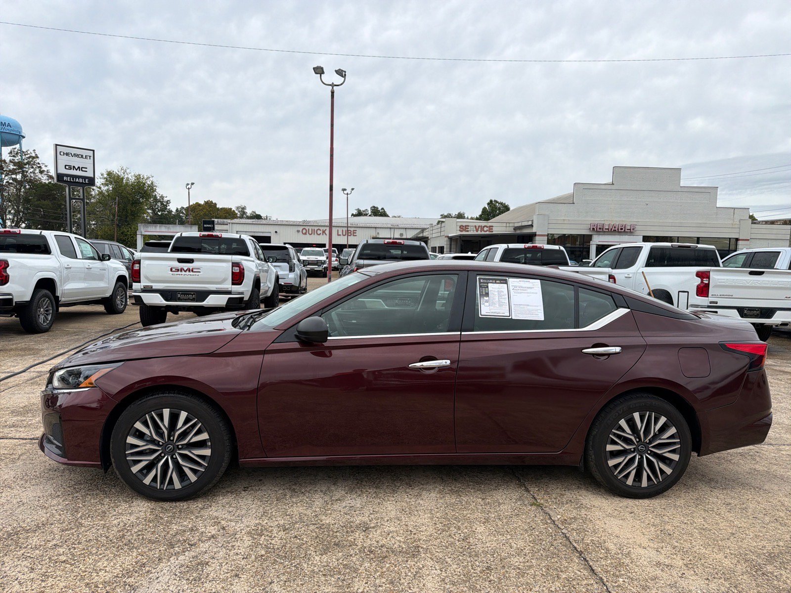 Used 2025 Nissan Altima 2.5 SV FWD image 3