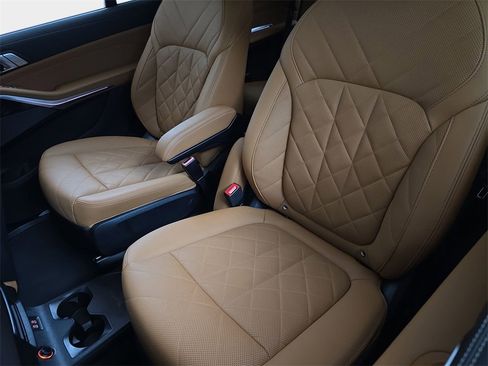 Used 2024 BMW X7 xDrive40i w/ Executive Package image 18