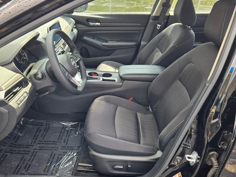 Used 2025 Nissan Altima 2.5 SV FWD image 21