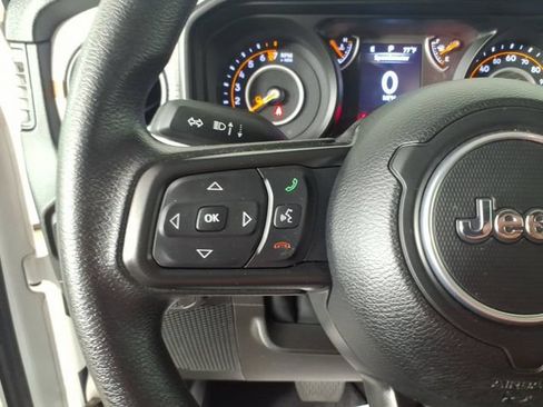 Used 2025 Jeep Gladiator Sport AWD/4WD image 16