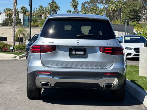 Certified 2026 Mercedes-Benz GLB 250 4MATIC image 4