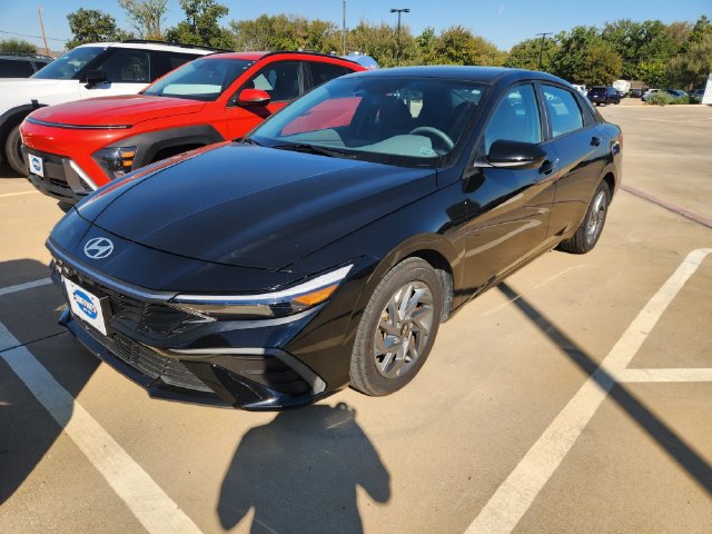 Used 2024 Hyundai Elantra SEL FWD image 2