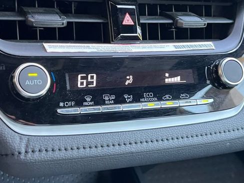 Used 2024 Toyota Corolla SE FWD image 25
