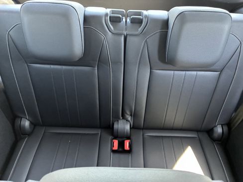 Used 2024 Volkswagen Tiguan SE image 17