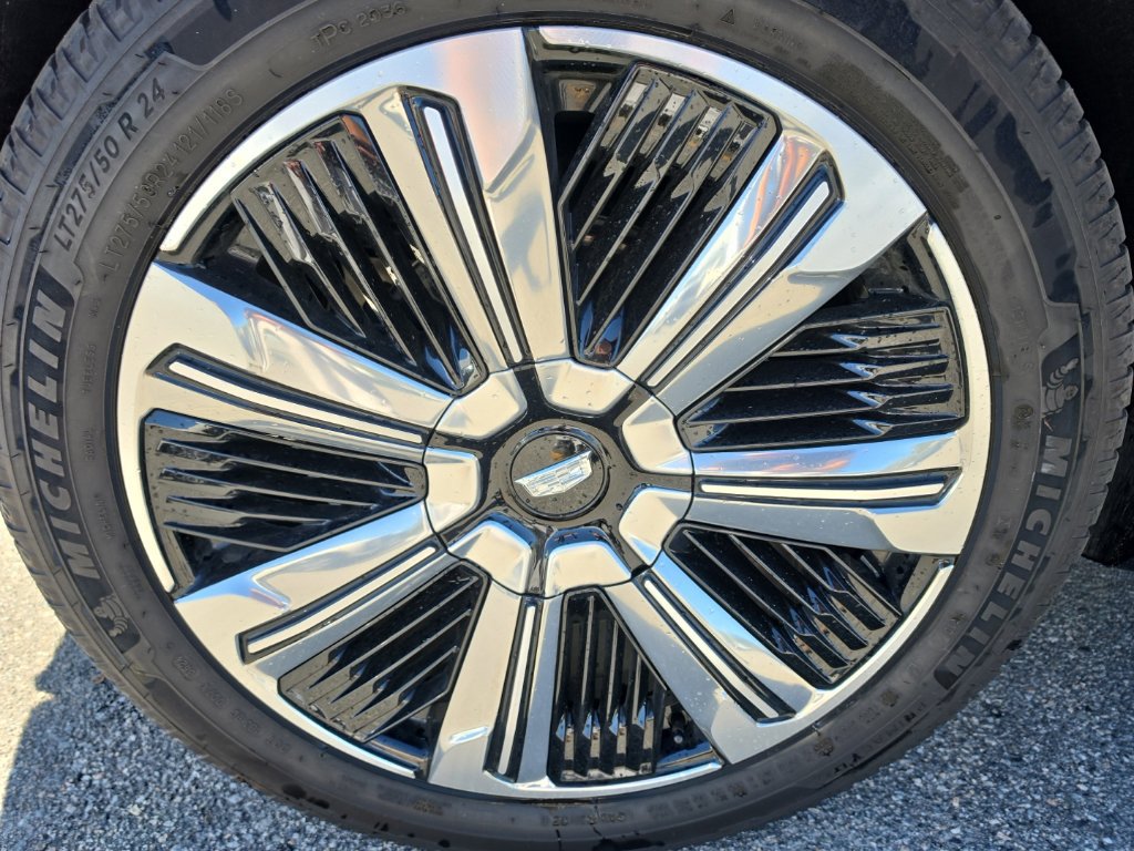 Used 2025 Cadillac Escalade IQ Luxury 2 AWD/4WD image 9