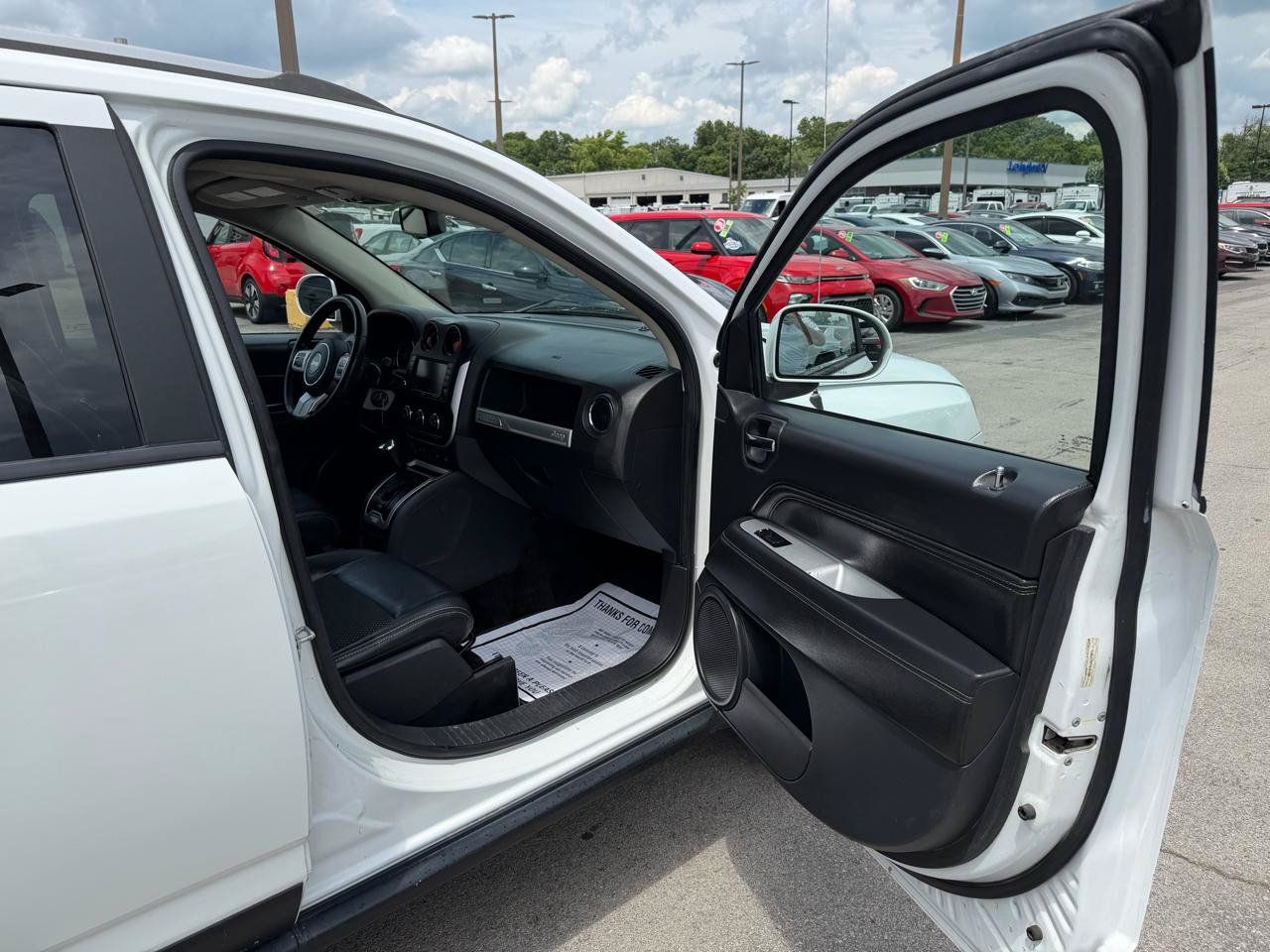 Used 2017 Jeep Compass Latitude FWD image 9