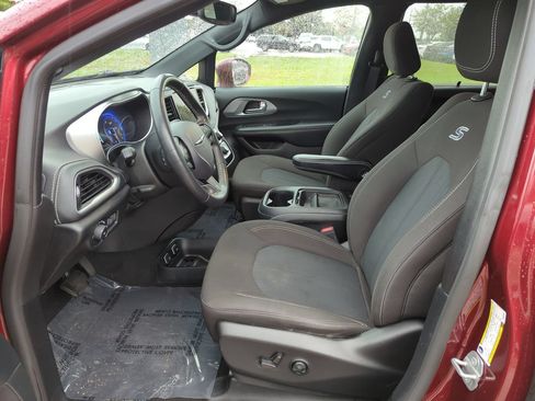 Used 2021 Chrysler Pacifica Touring w/ S Appearance Package FWD image 17