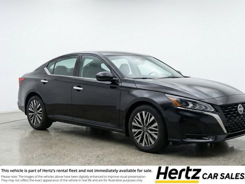 Used 2025 Nissan Altima 2.5 SV FWD image 1