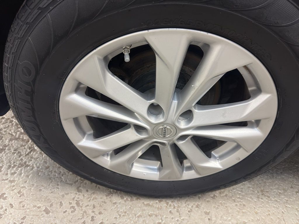 Used 2016 Nissan Rogue SV AWD/4WD image 33