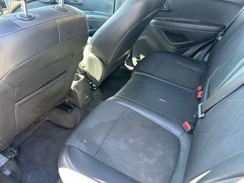 Used 2019 Chevrolet Trax LT w/ LT Convenience Package FWD image 7