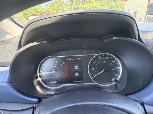 Used 2024 Nissan Versa SV FWD image 27