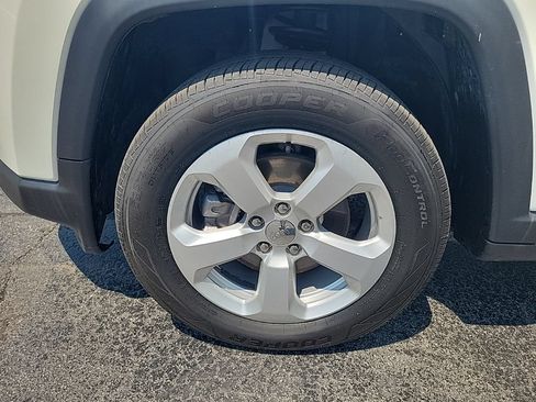 Used 2019 Jeep Compass Latitude w/ Popular Equipment Group AWD/4WD image 12