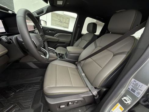 New 2026 Chevrolet Colorado ZR2 w/ Technology Package AWD/4WD image 18