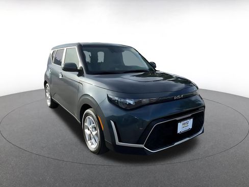 Used 2025 Kia Soul LX w/ LX Technology Package image 3