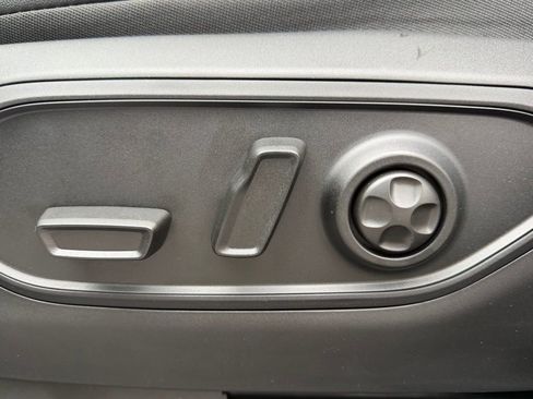 New 2025 Jeep Grand Cherokee Limited image 16